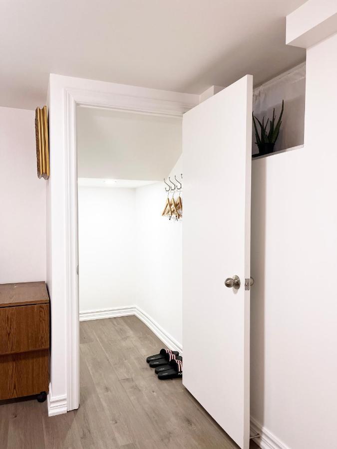 Simple & Tidy Private Rooms Toronto Exterior photo