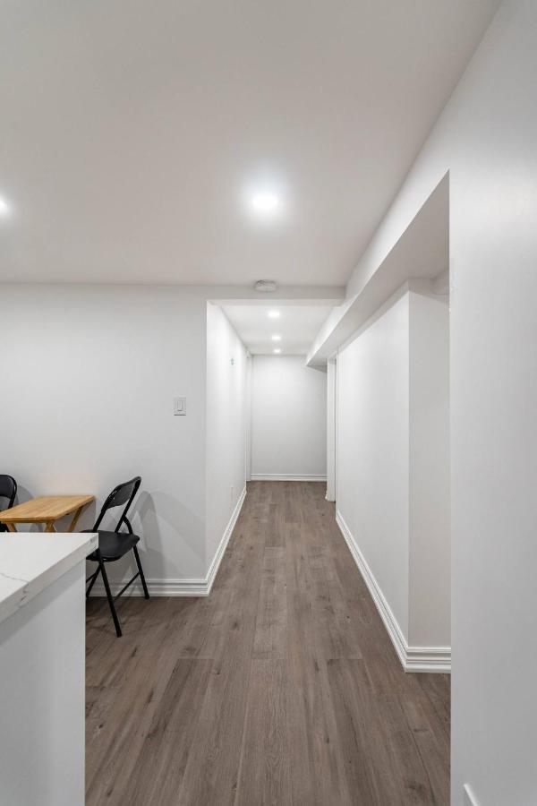 Simple & Tidy Private Rooms Toronto Exterior photo