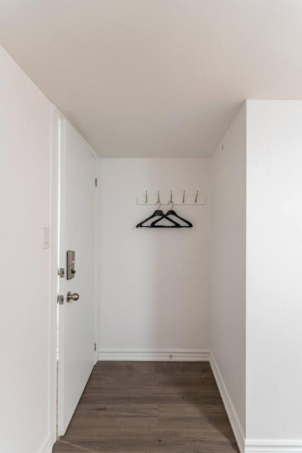 Simple & Tidy Private Rooms Toronto Exterior photo